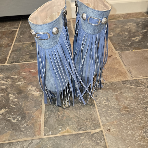 Azalea Wang Blue Denim Fringe Women's Shoes - Picture 4 of 6